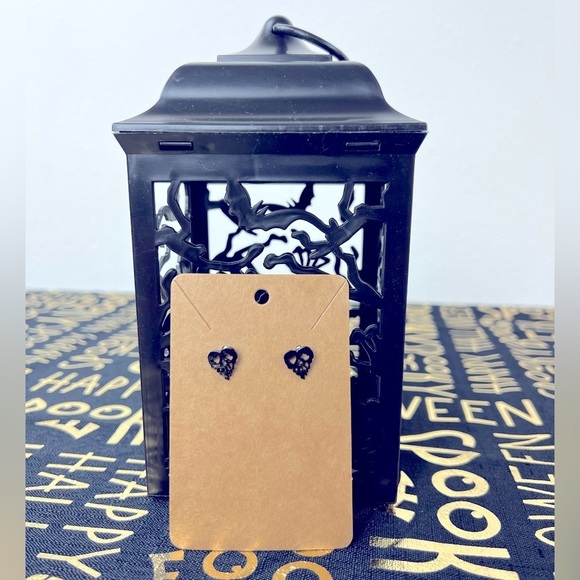 Halloween Earrings - Black Skull Heart - Picture 1 of 3